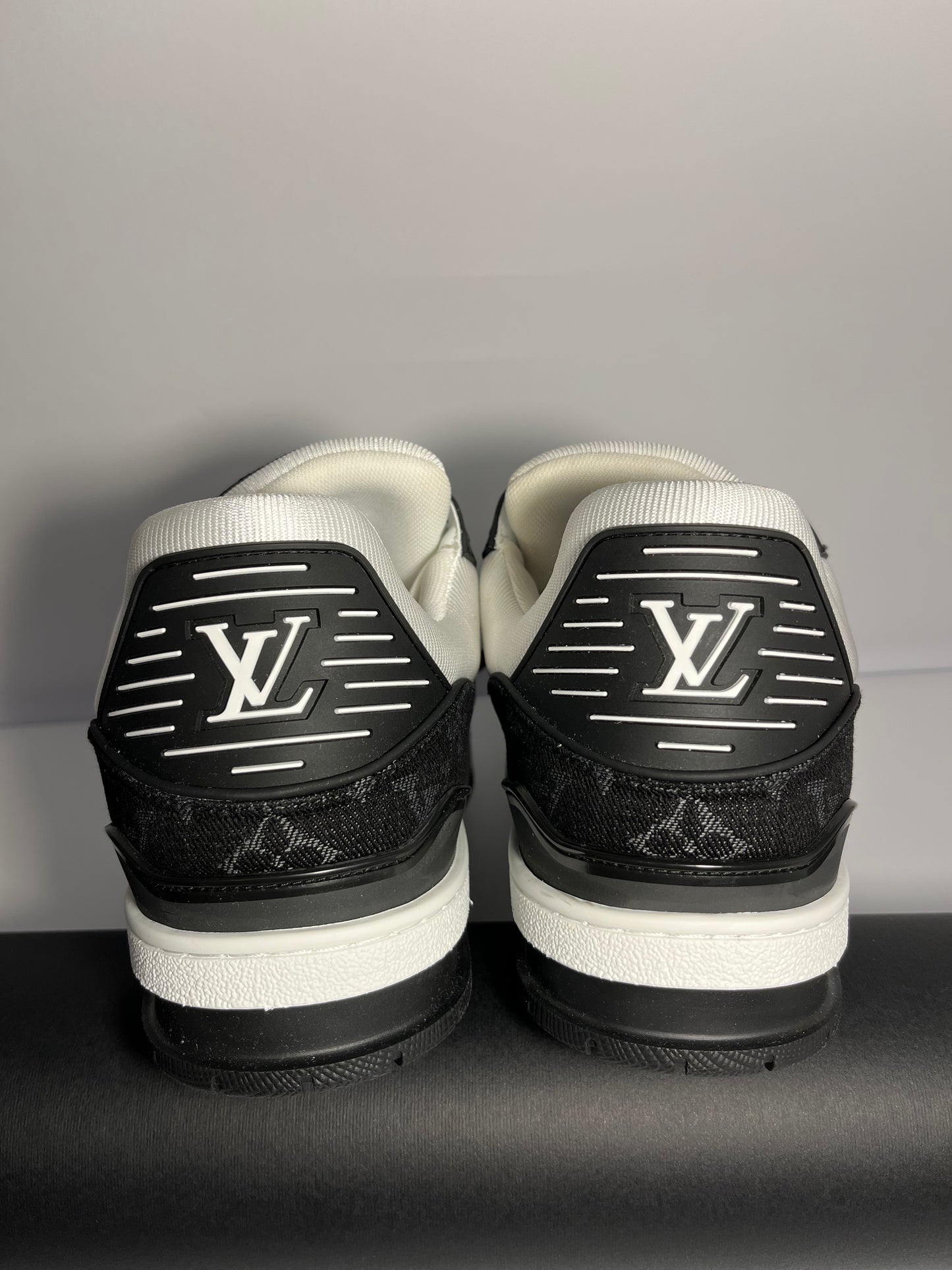 LV Black